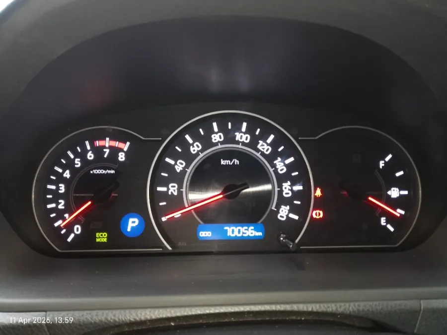Foto Mobil Bekas Odometer Toyota Voxy 2.0 tahun 2021