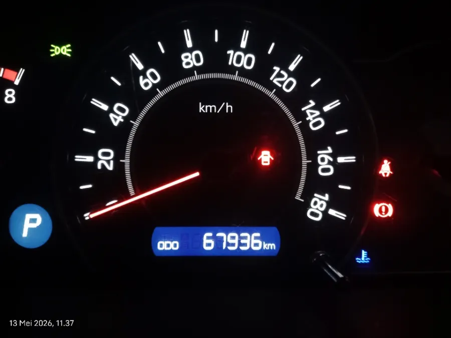 Foto Mobil Bekas Odometer Toyota Voxy 2.0 tahun 2021