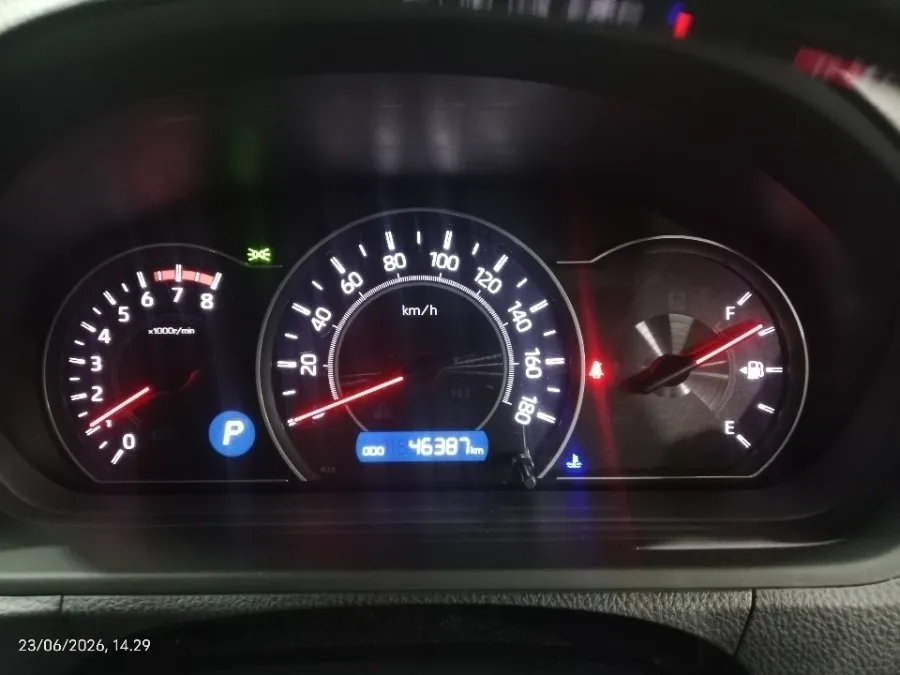 Foto Mobil Bekas Odometer Toyota Voxy 2.0 tahun 2021
