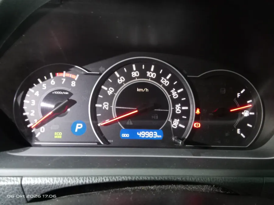 Foto Mobil Bekas Odometer Toyota Voxy 2.0 tahun 2021