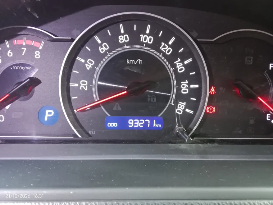Foto Mobil Bekas Odometer Toyota Voxy 2.0 tahun 2021