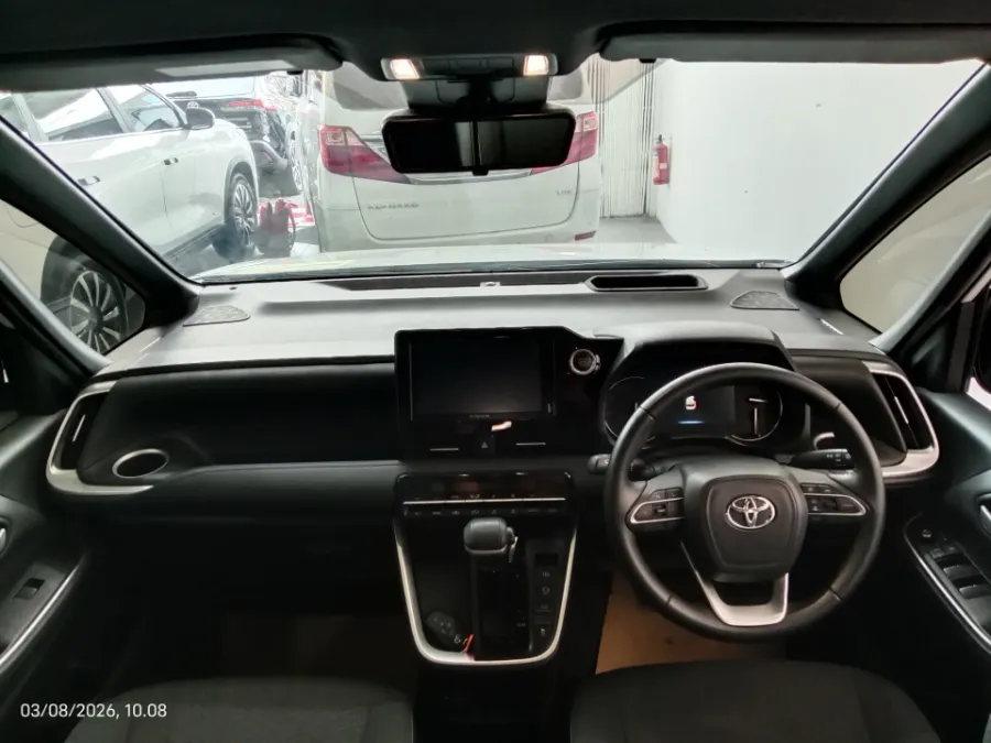 Foto Mobil Bekas Dashboard Toyota Voxy 2.0 tahun 2022