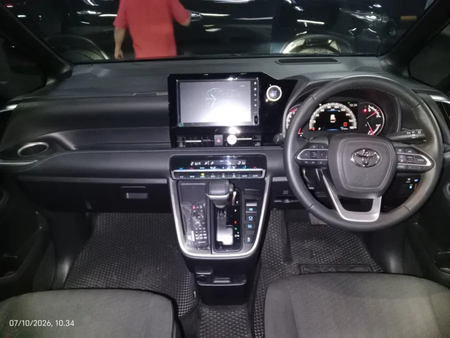 Foto Mobil Bekas Dashboard Toyota Voxy 2.0 tahun 2022