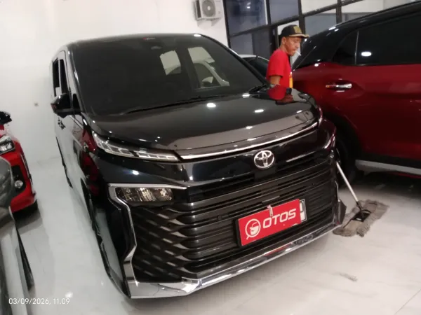 2022 Toyota Voxy 2.0 - Foto 1 dari 6