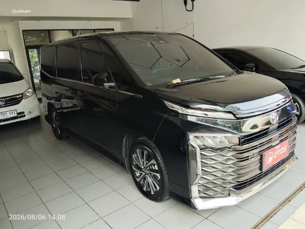 2022 Toyota Voxy 2.0 - Foto 1 dari 6