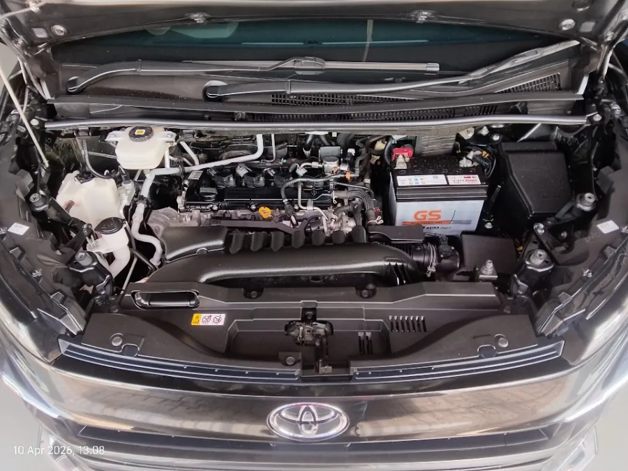 Foto Mobil Bekas Mesin Toyota Voxy 2.0 tahun 2022