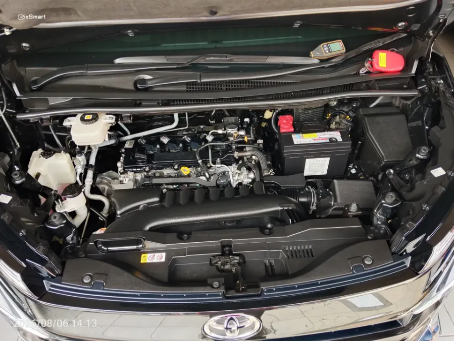 Foto Mobil Bekas Mesin Toyota Voxy 2.0 tahun 2022