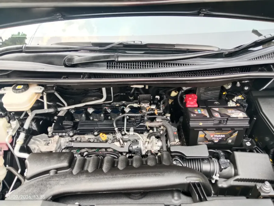 Foto Mobil Bekas Mesin Toyota Voxy 2.0 tahun 2022