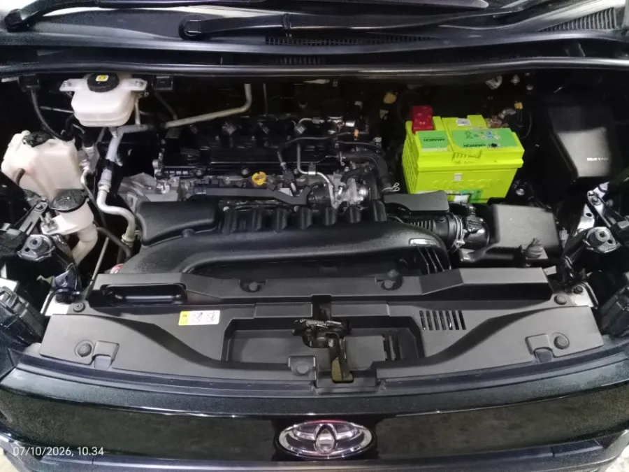 Foto Mobil Bekas Mesin Toyota Voxy 2.0 tahun 2022