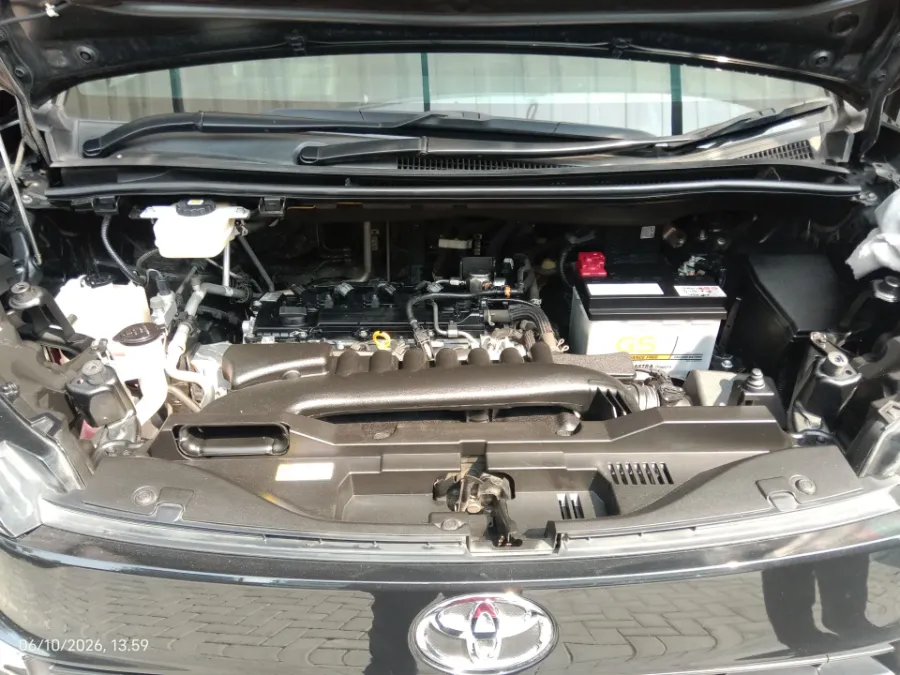 Foto Mobil Bekas Mesin Toyota Voxy 2.0 tahun 2022