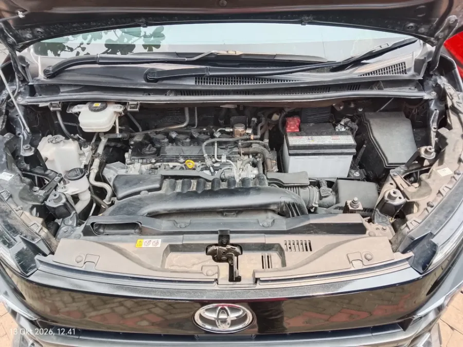 Foto Mobil Bekas Mesin Toyota Voxy 2.0 tahun 2022