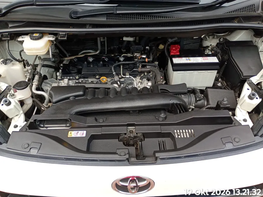 Foto Mobil Bekas Mesin Toyota Voxy 2.0 tahun 2022