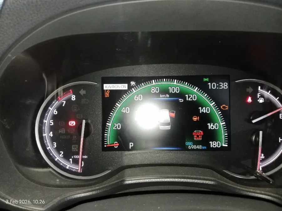 Foto Mobil Bekas Odometer Toyota Voxy 2.0 tahun 2022