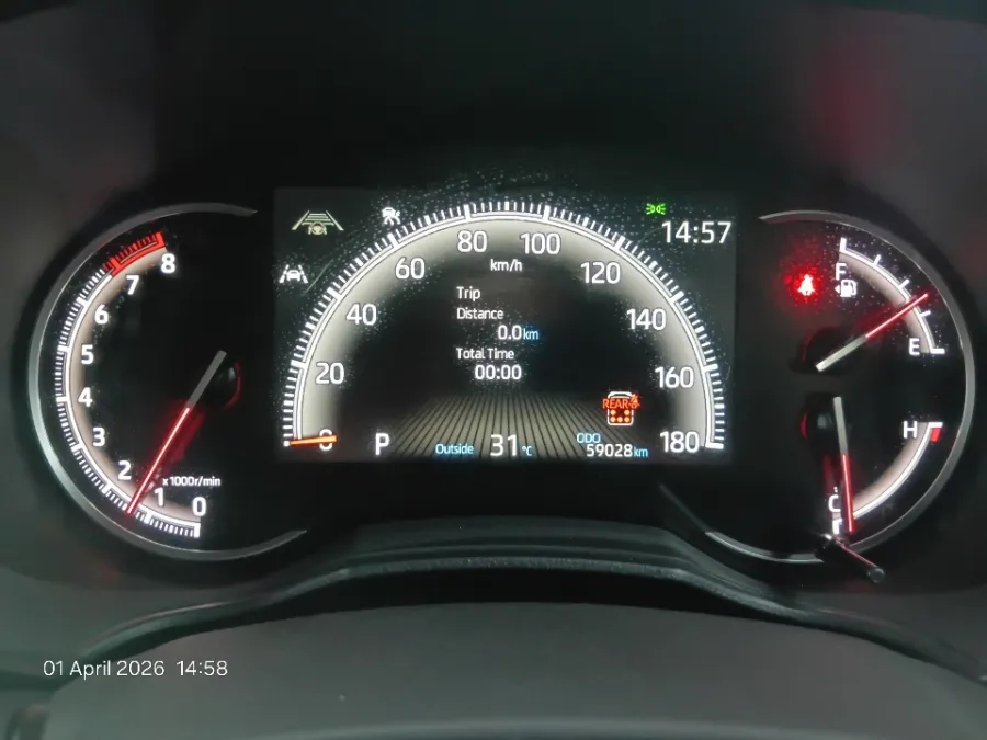 Foto Mobil Bekas Odometer Toyota Voxy 2.0 tahun 2022