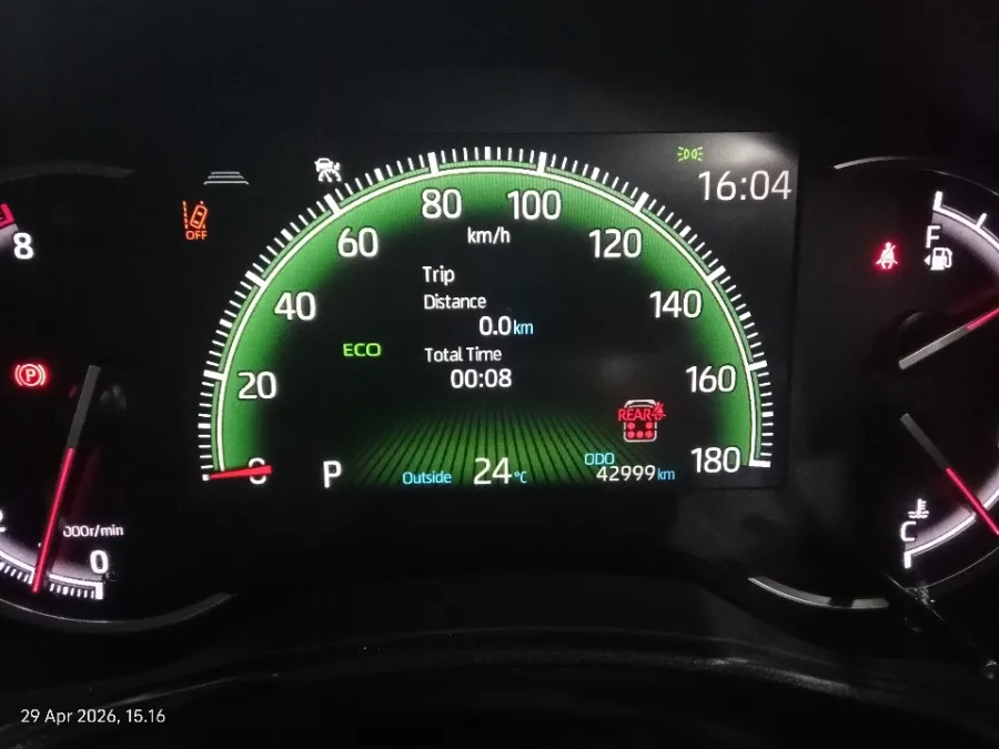 Foto Mobil Bekas Odometer Toyota Voxy 2.0 tahun 2022