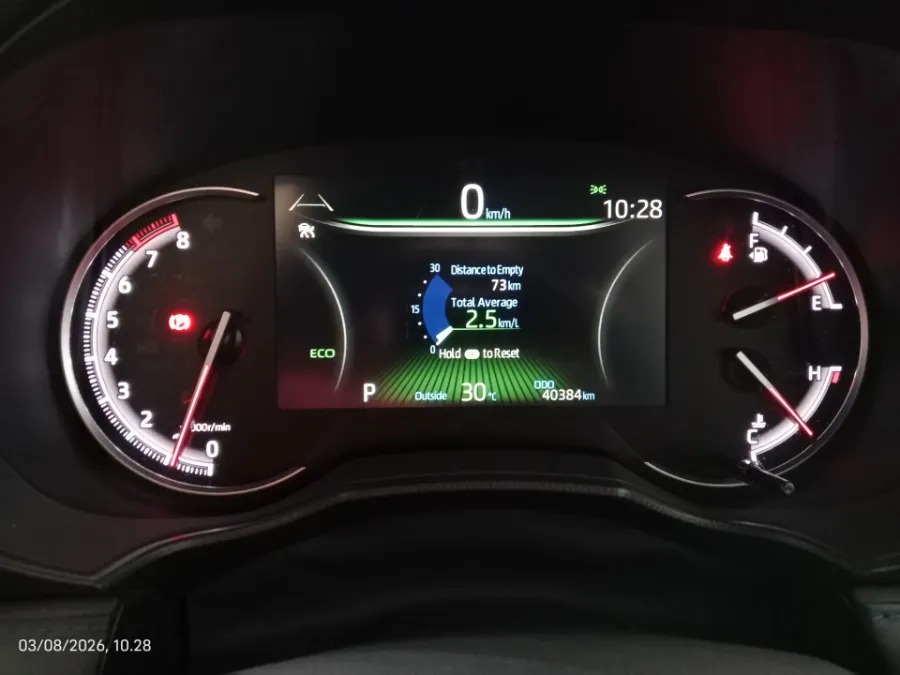 Foto Mobil Bekas Odometer Toyota Voxy 2.0 tahun 2022