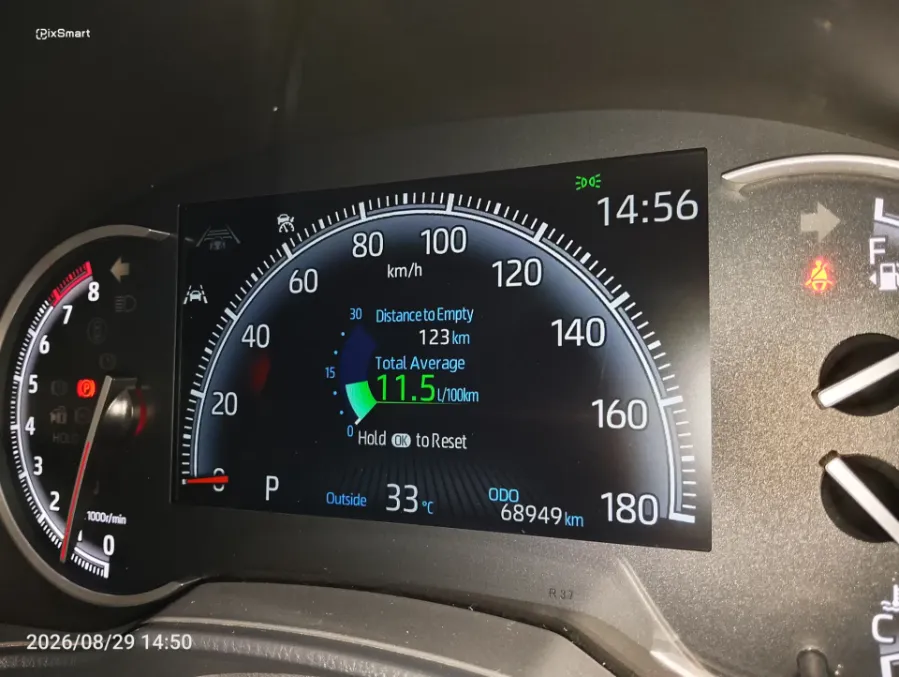 Foto Mobil Bekas Odometer Toyota Voxy 2.0 tahun 2022