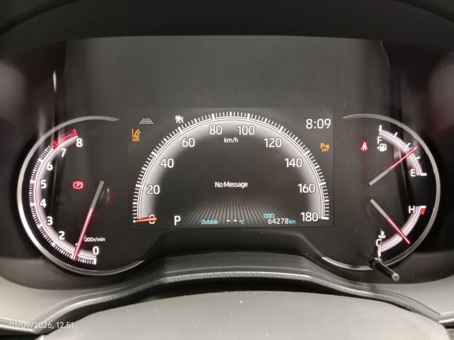 Foto Mobil Bekas Odometer Toyota Voxy 2.0 tahun 2022