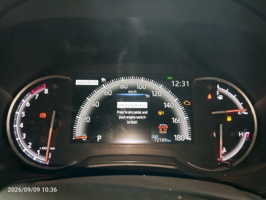 Foto Mobil Bekas Odometer Toyota Voxy 2.0 tahun 2022