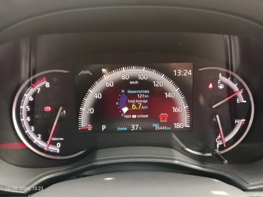Foto Mobil Bekas Odometer Toyota Voxy 2.0 tahun 2022