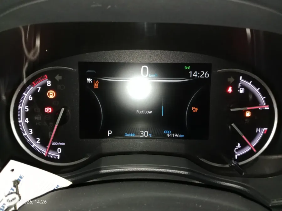 Foto Mobil Bekas Odometer Toyota Voxy 2.0 tahun 2022