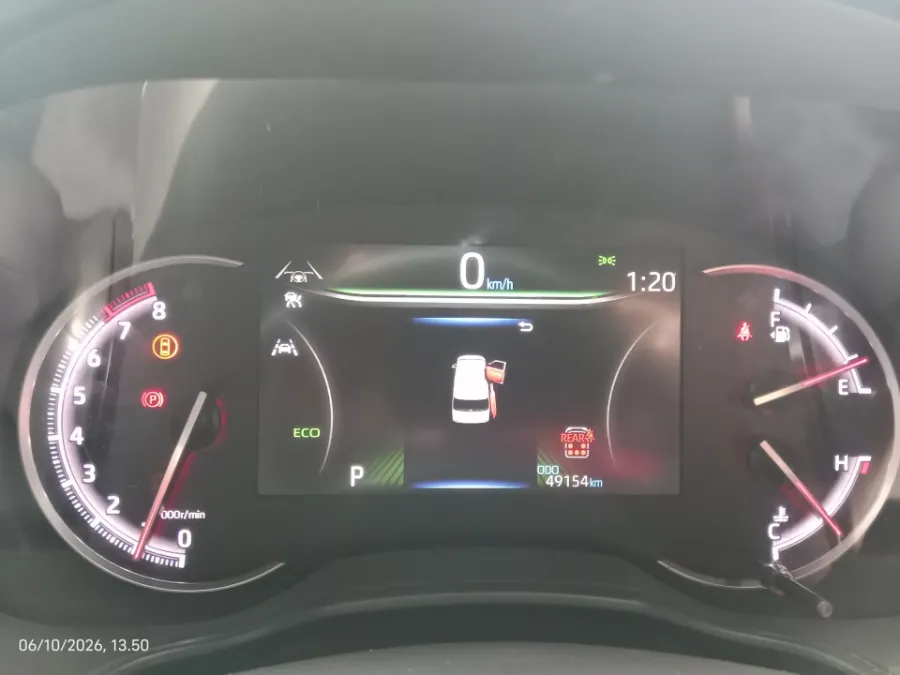 Foto Mobil Bekas Odometer Toyota Voxy 2.0 tahun 2022