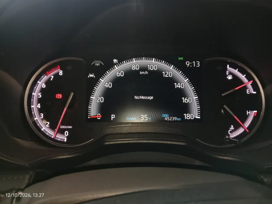 Foto Mobil Bekas Odometer Toyota Voxy 2.0 tahun 2022
