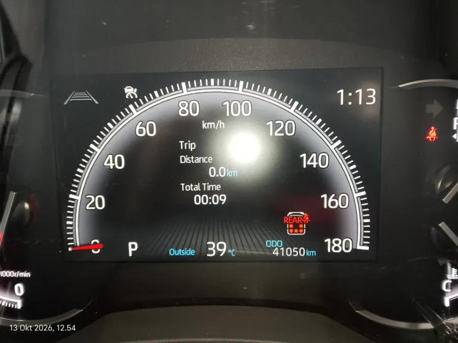 Foto Mobil Bekas Odometer Toyota Voxy 2.0 tahun 2022