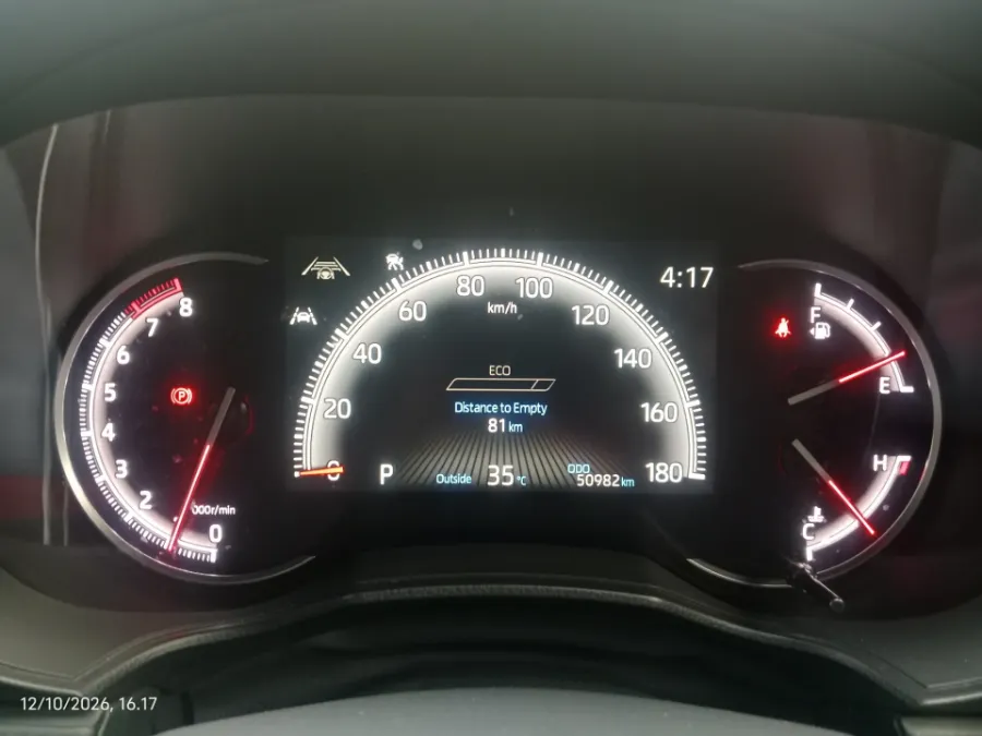 Foto Mobil Bekas Odometer Toyota Voxy 2.0 tahun 2022