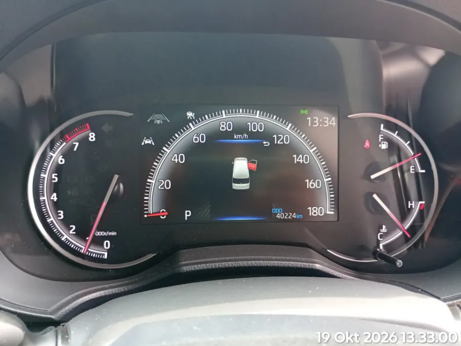 Foto Mobil Bekas Odometer Toyota Voxy 2.0 tahun 2022