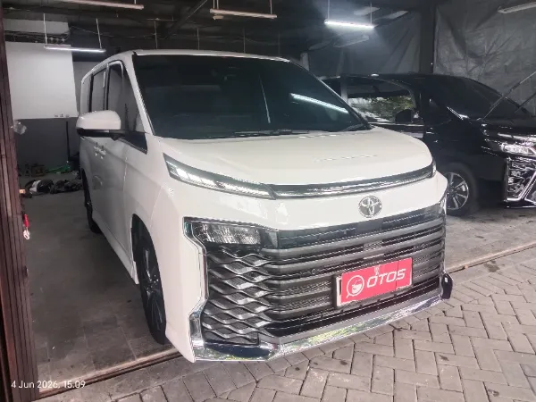 2023 Toyota Voxy 2.0