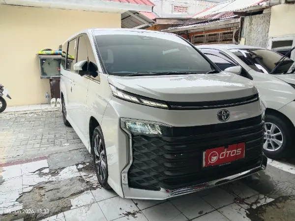 2023 Toyota Voxy 2.0 - Foto 1 dari 6