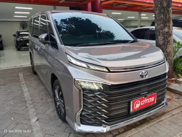 2023 Toyota Voxy 2.0 - Foto 1 dari 6