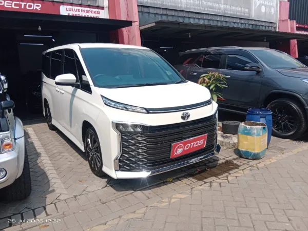 2023 Toyota Voxy 2.0