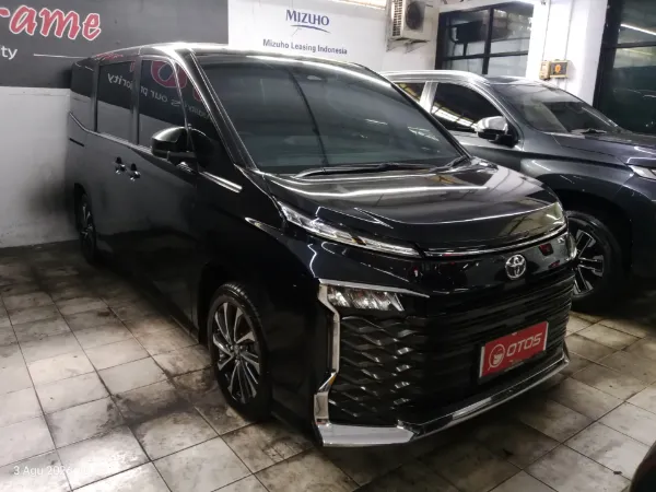 2023 Toyota Voxy 2.0 - Foto 1 dari 6