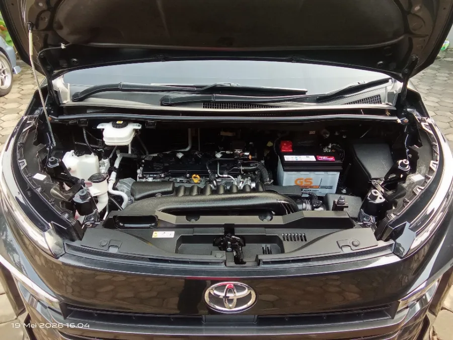 Foto Mobil Bekas Mesin Toyota Voxy 2.0 tahun 2023
