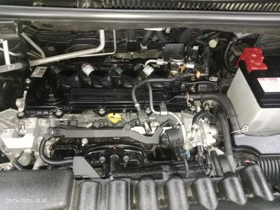 Foto Mobil Bekas Mesin Toyota Voxy 2.0 tahun 2023