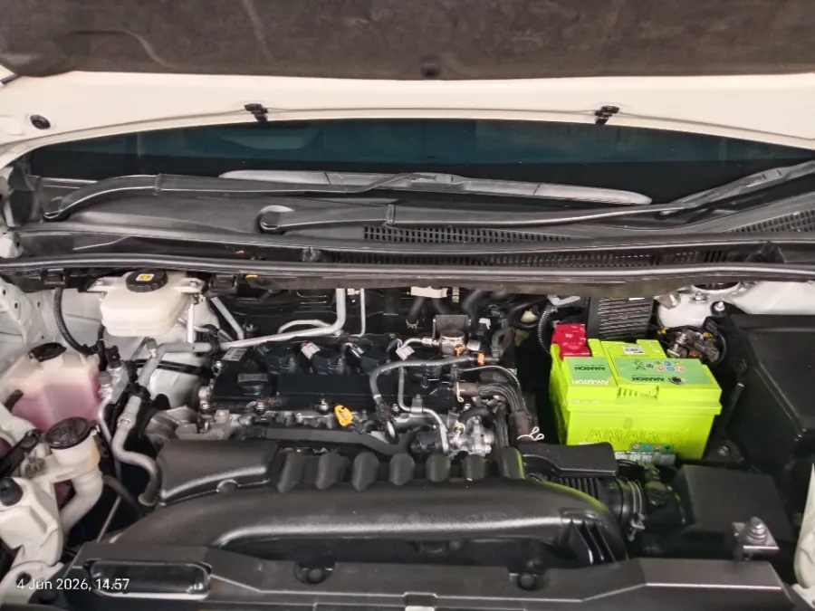Foto Mobil Bekas Mesin Toyota Voxy 2.0 tahun 2023