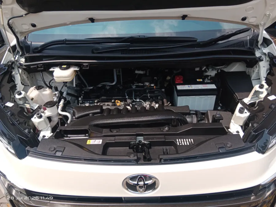 Foto Mobil Bekas Mesin Toyota Voxy 2.0 tahun 2023
