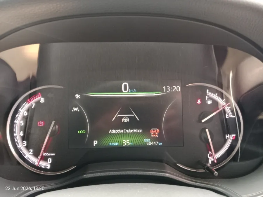 Foto Mobil Bekas Odometer Toyota Voxy 2.0 tahun 2023