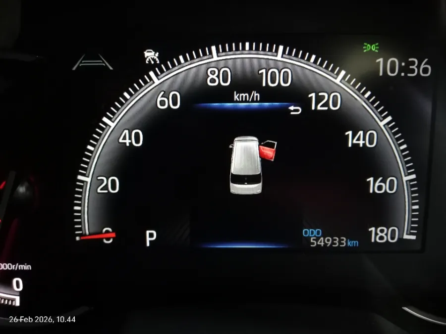 Foto Mobil Bekas Odometer Toyota Voxy 2.0 tahun 2023