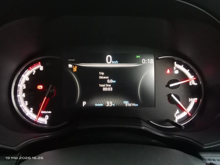 Foto Mobil Bekas Odometer Toyota Voxy 2.0 tahun 2023