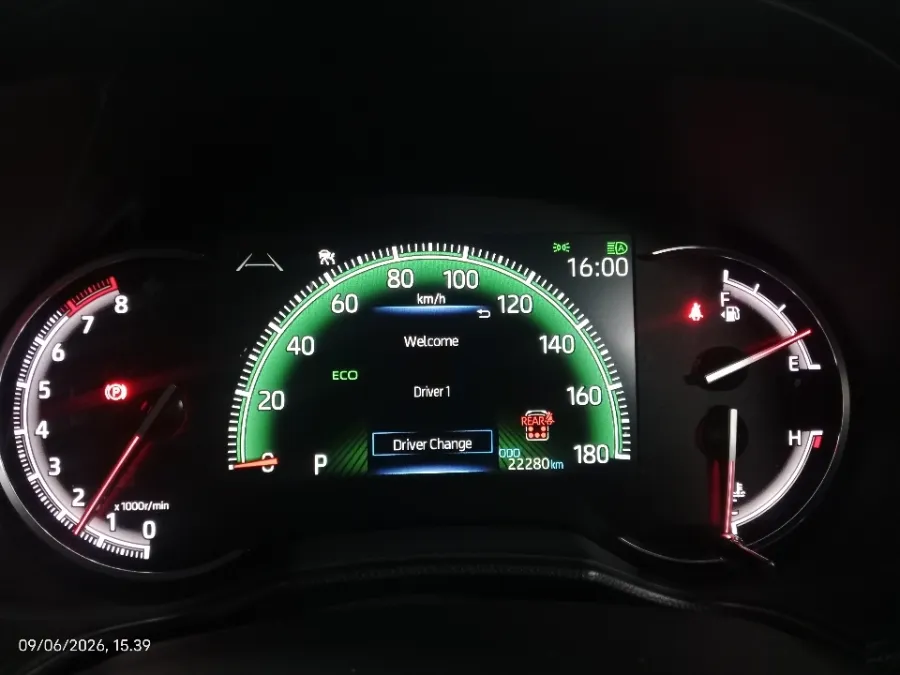 Foto Mobil Bekas Odometer Toyota Voxy 2.0 tahun 2023