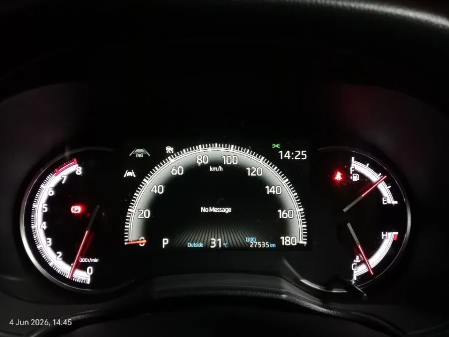 Foto Mobil Bekas Odometer Toyota Voxy 2.0 tahun 2023