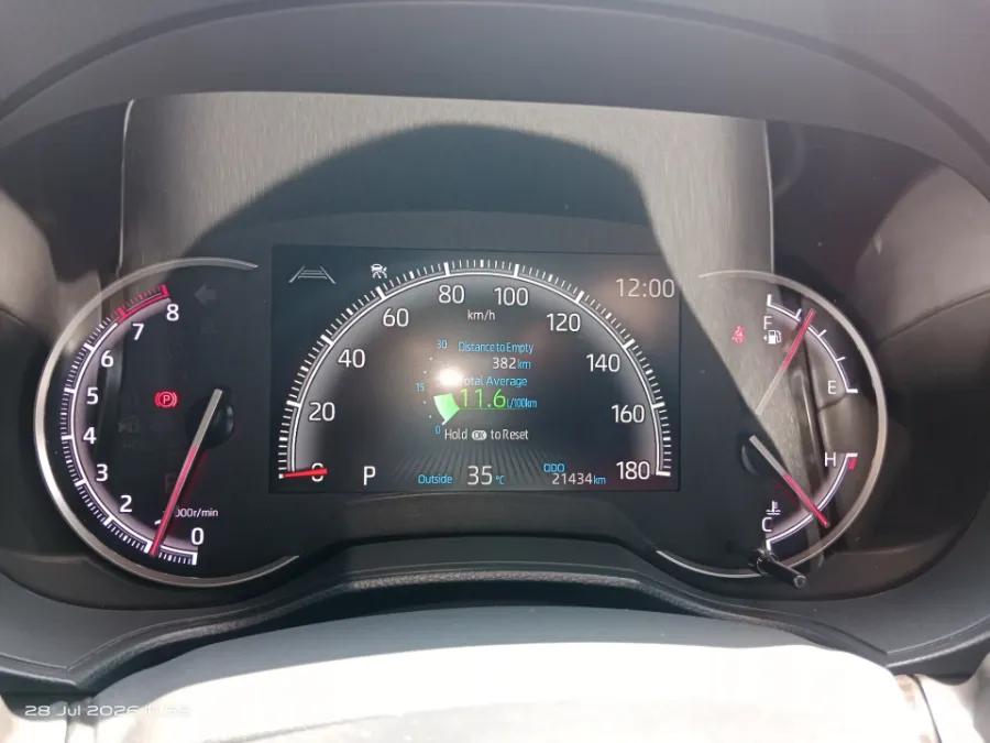 Foto Mobil Bekas Odometer Toyota Voxy 2.0 tahun 2023
