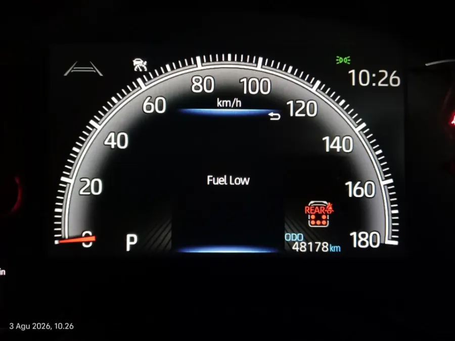 Foto Mobil Bekas Odometer Toyota Voxy 2.0 tahun 2023