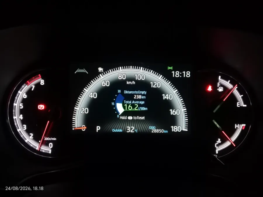 Foto Mobil Bekas Odometer Toyota Voxy 2.0 tahun 2023
