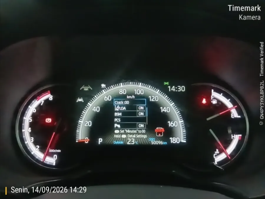 Foto Mobil Bekas Odometer Toyota Voxy 2.0 tahun 2023