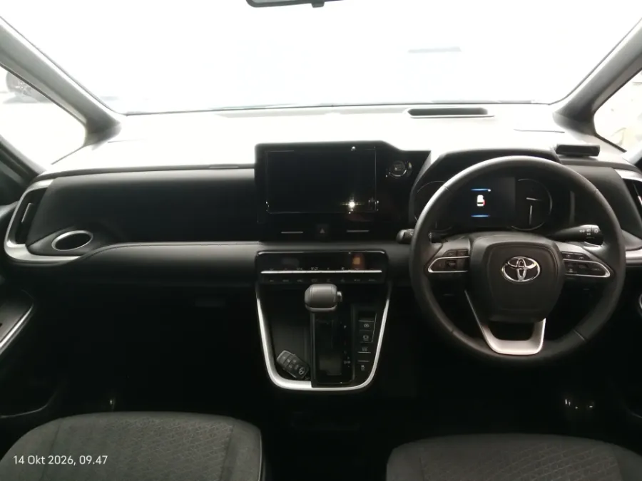 Foto Mobil Bekas Dashboard Toyota Voxy 2.0 tahun 2024