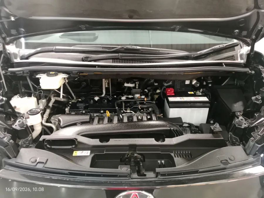 Foto Mobil Bekas Mesin Toyota Voxy 2.0 tahun 2024
